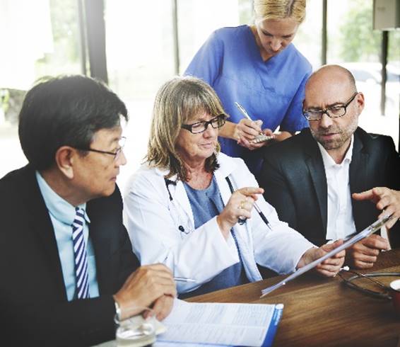 Medical staff having a discussion